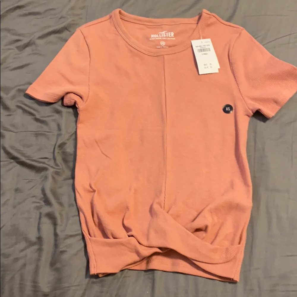 a brand new hollister top!